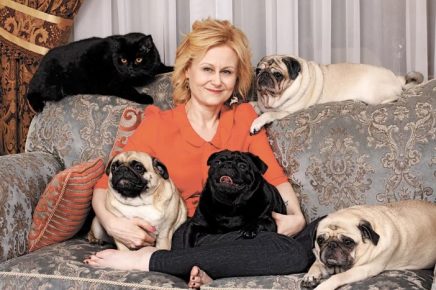 Daria Dontsova with her dogs