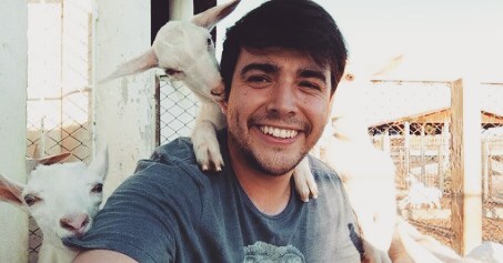 Selfie with a cat and a dog - how to make the perfect photo with animal